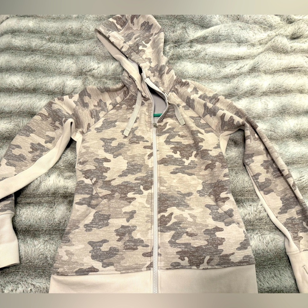 Like new Athleta Triumph hoodie